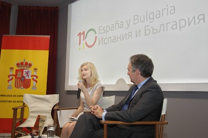 Книга разказва за историята на българо-испанските отношения